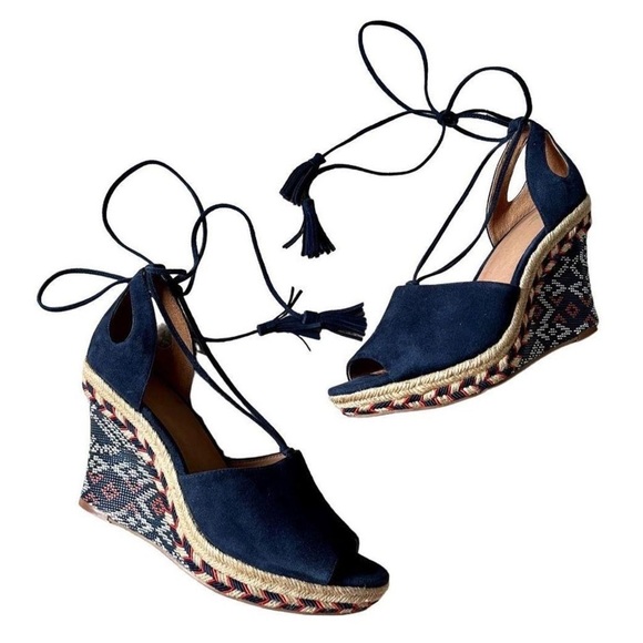 NWOB CAbi Isla Suede Espadrille Wedge Heels in Blue Aztec Print Size 9. - Picture 1 of 11